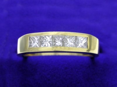 Special Offer: Round Cut 0.85 tcw Yellow-Gold Men's Band