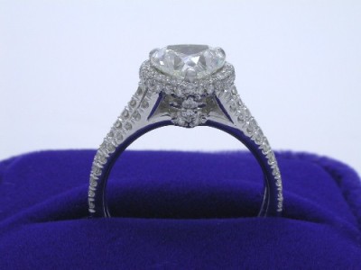 Diamond ring with 1.50 carat heart brilliant diamond graded I color, SI1 clarity