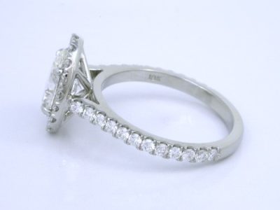 Diamond ring with 1.50 carat oval brilliant cut diamond 