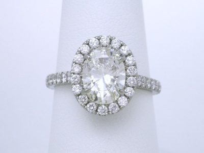 Diamond ring with 1.50 carat oval brilliant cut diamond 