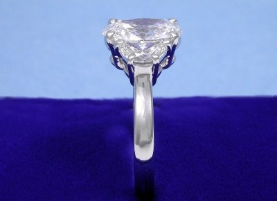Diamond ring with 1.78 carat oval brilliant diamond