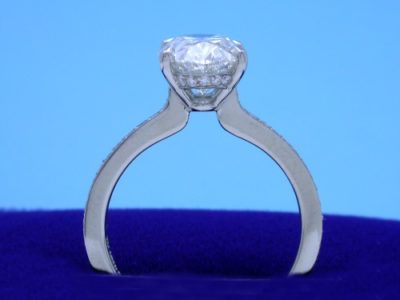 Diamond ring with 2.21-carat oval brilliant cut diamond graded G color, VVS2 clarity