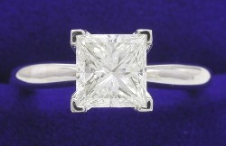 1.11 carat Princess Cut diamond ring with H color, VVS2 clarity and great cut