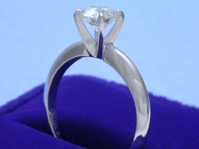 Round Diamond Ring: 0.95 carat I SI1 in Four-Prong Solitaire mounting