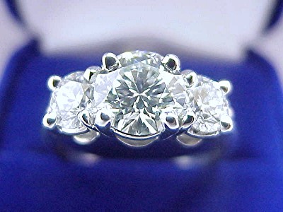 Round Diamond Ring: 1.21 carat 3-Stone 0.90 tcw Round diamonds ...